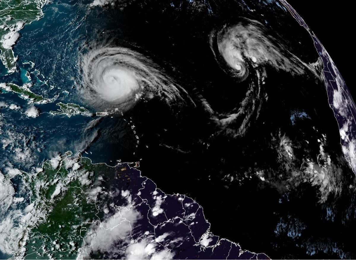 Margot se convierte en huracán en aguas abiertas del Atlántico y Lee sigue en categoría 3