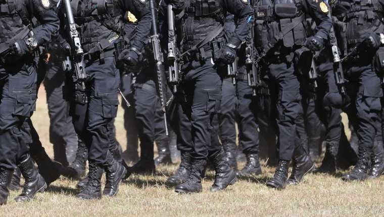 Pedían Q60 mil: el caso de los agentes de la PNC detenidos por exigir dinero a una persona (y qué dijo la institución)