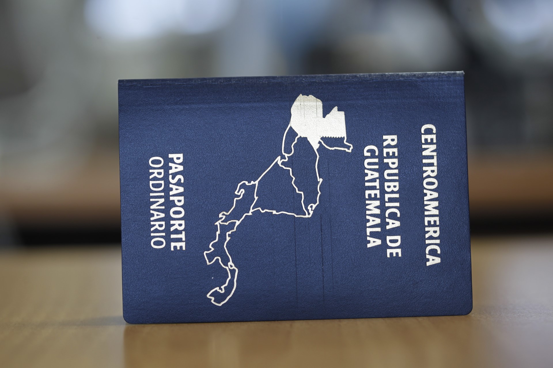 El pasaporte es un documento oficial que permite que una persona se pueda identificar cuando viaja y se encuentra fuera de su país. (Foto Prensa Libre: Hemeroteca)