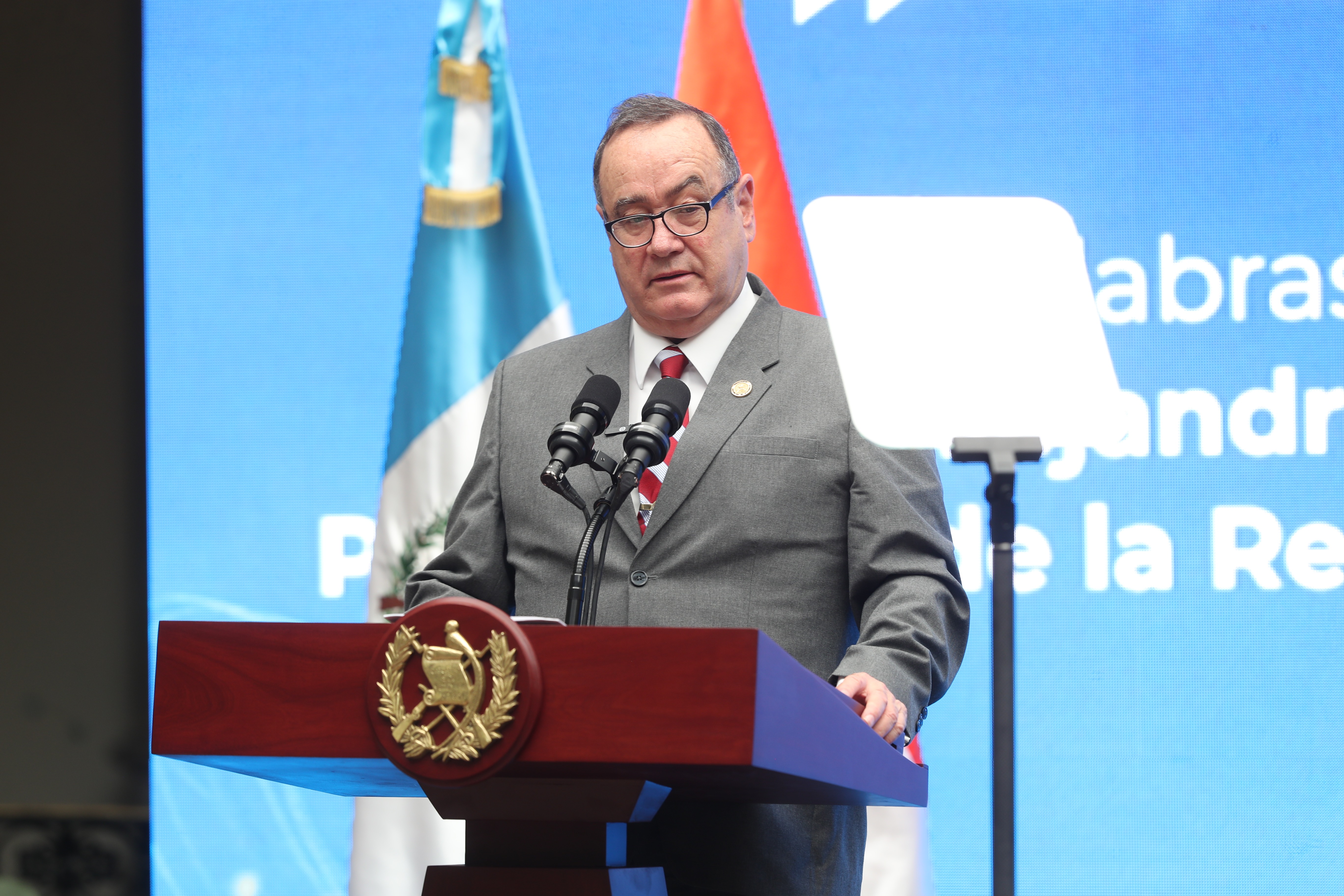 El presidente Alejandro Giammattei se ausenta de celebraciones de independencia por “gripe severa”