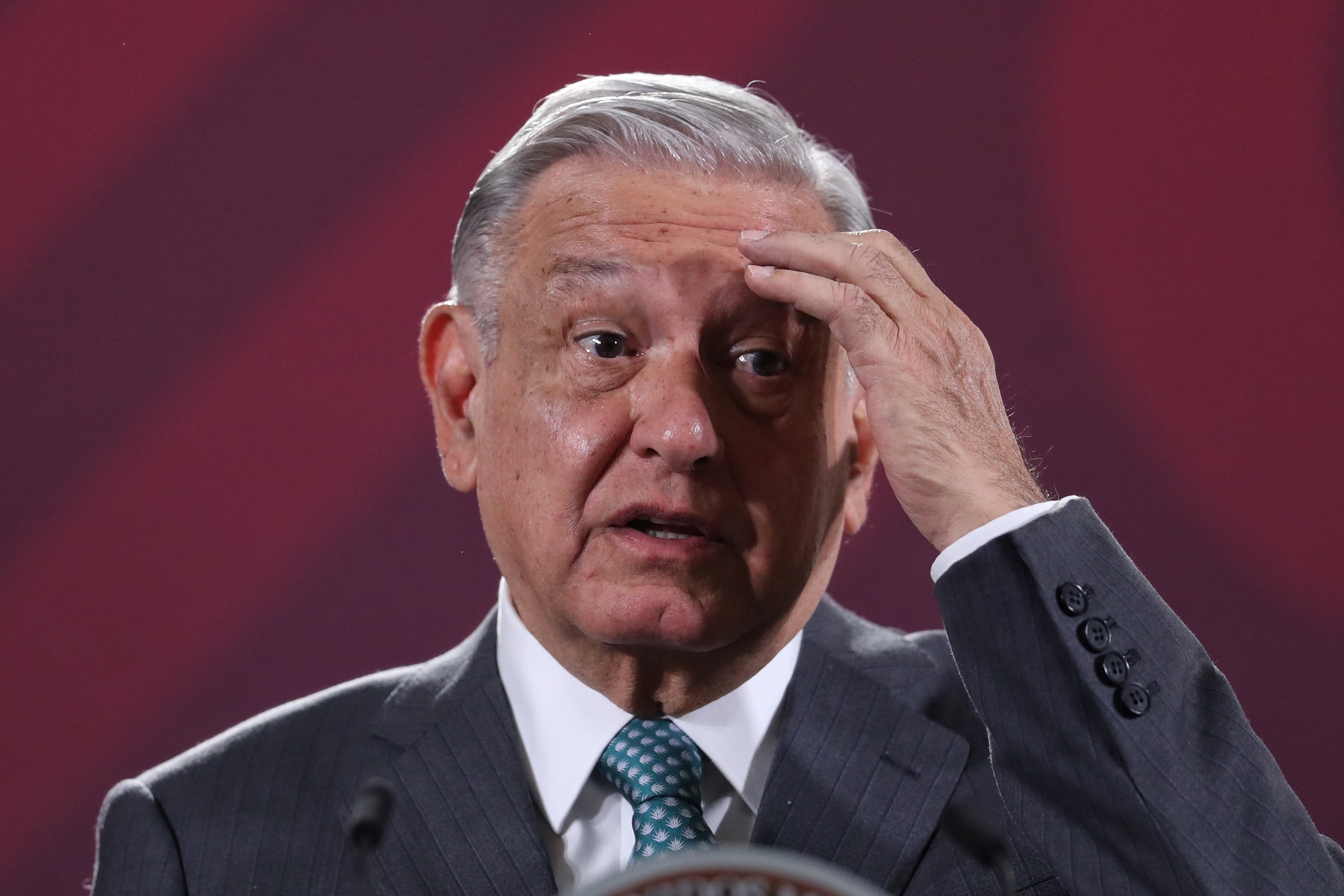 “Es completamente imprudente” López Obrador critica al gobernador de Texas por negarse a retirar las boyas del río Bravo contra migrantes