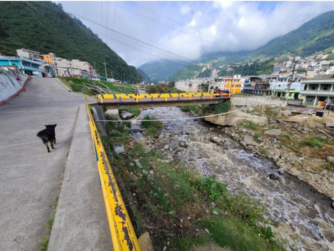 Un estudio del Centro Universitario de Occidente (Cunoc) de la Universidad de San Carlos, alerta sobre el riesgo que presenta este puente de acceso al municipio de Zunil, Quetzaltenango. (Foto Prensa Libre: Cunoc-Usac).