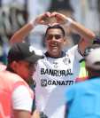 El delantero de Comunicaciones, Erick Rivera, celebra uno de sus dos tantos a Coatepeque. (Foto Prensa Libre: Erick Ávila)