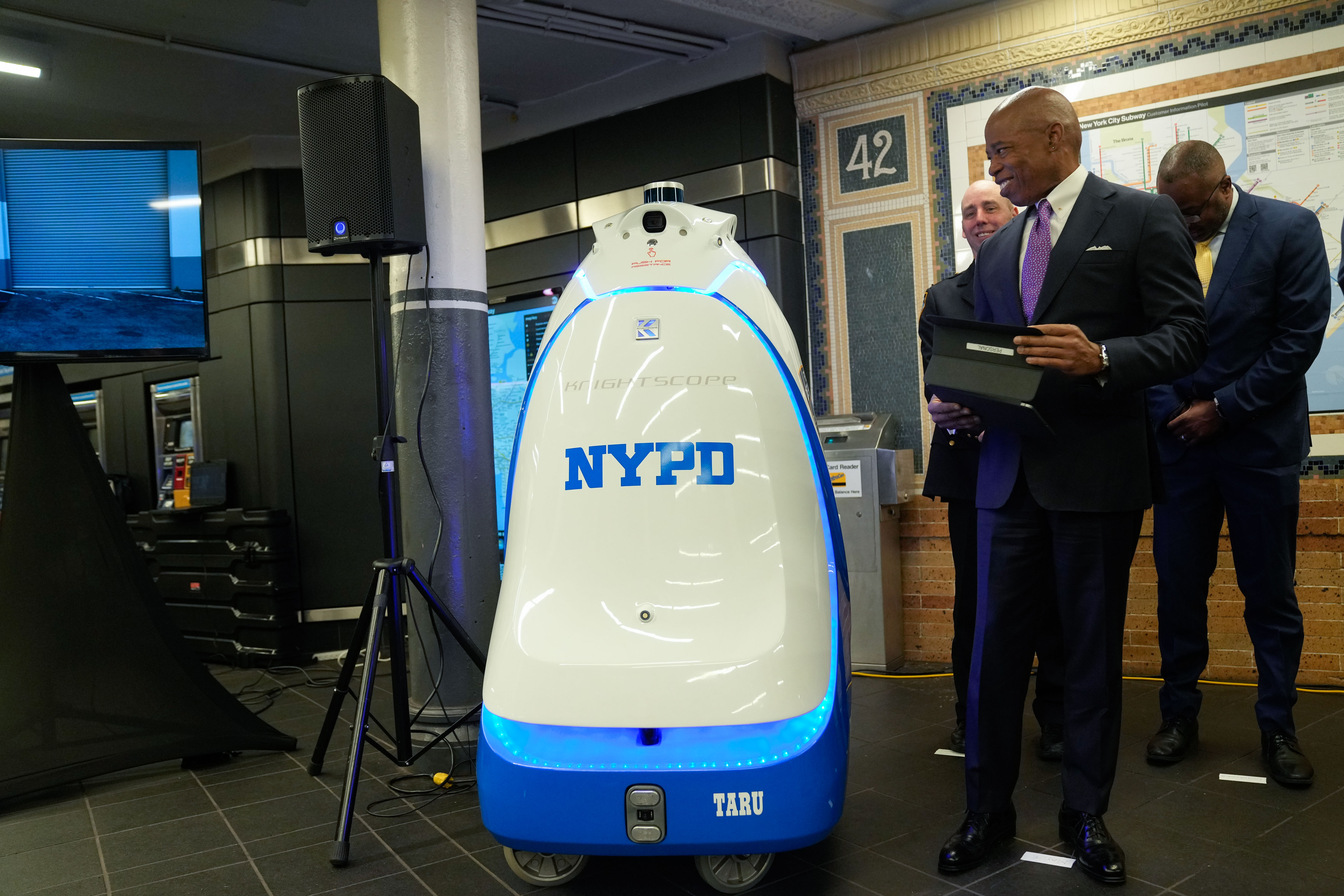 K5: los detalles del robot policía presentado en Nueva York y que patrullará la estación de metro de Times Square