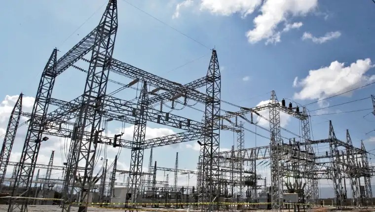 Restablecen energía eléctrica en Tiquisate luego de varios días sin servicio y empresa señala conexiones ilegales