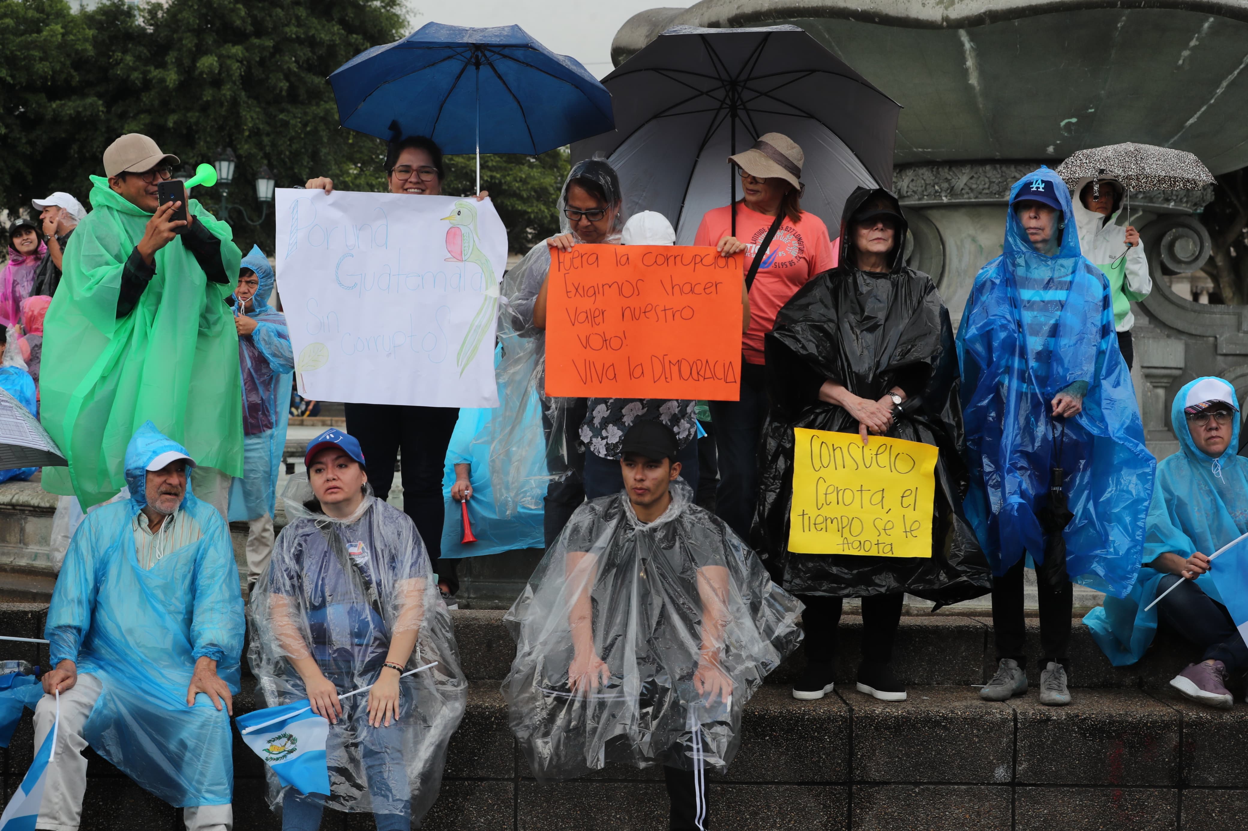 Fotos: Así fue la manifestación contra Consuelo Porras y Rafael Curruchiche y los mensajes que enviaron'