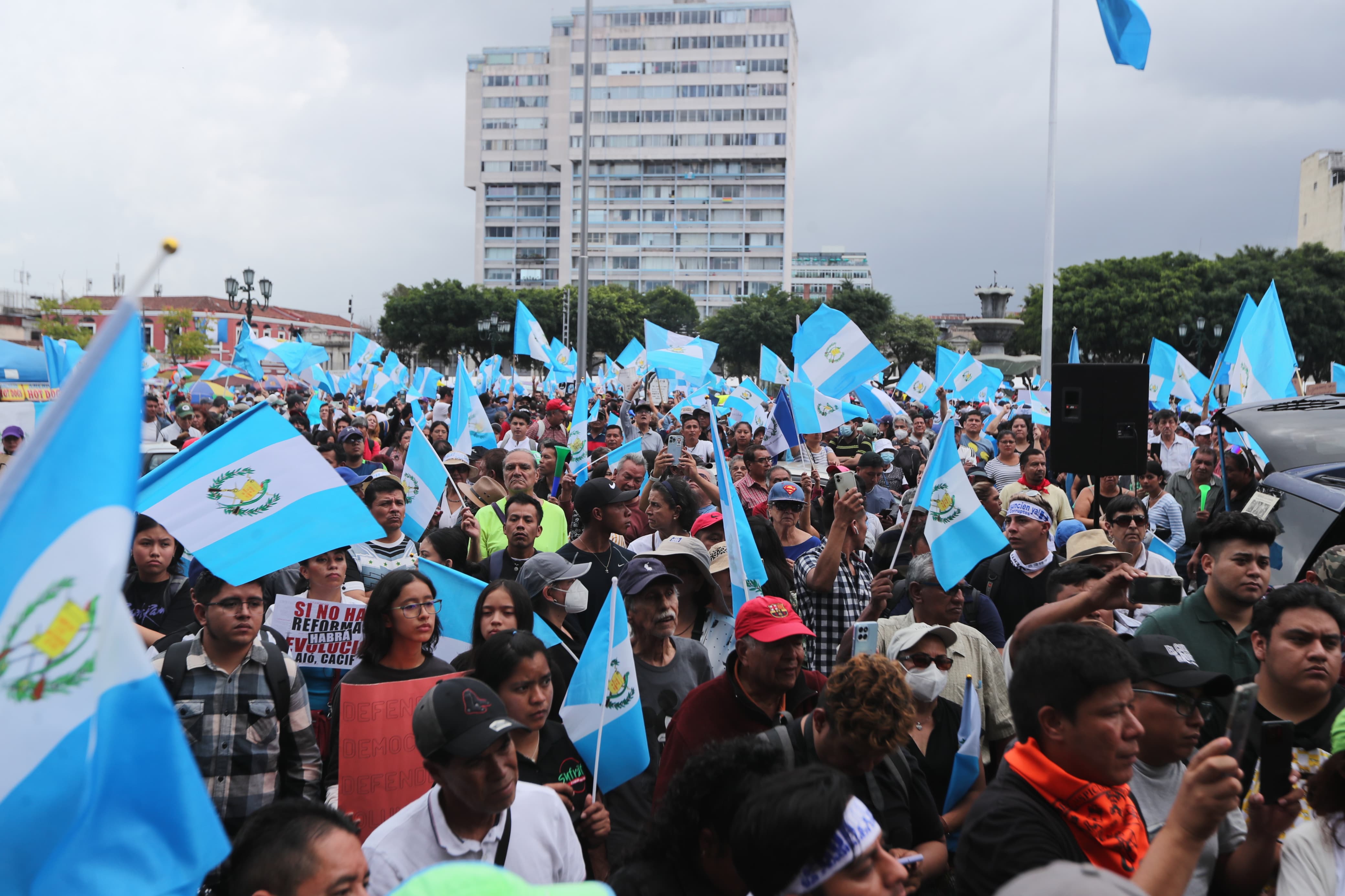 Fotos: Así fue la manifestación contra Consuelo Porras y Rafael Curruchiche y los mensajes que enviaron'