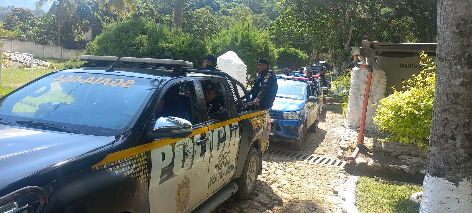 Dos convoy con 100 elementos de la PNC y el Ejército fueron enviados este 7 de septiembre a San Marcos y Huehuetenango para desplegar operativos contra células del crimen organizado que causan zozobra en municipios fronterizos. (Foto Prensa Libre: SGAIA).