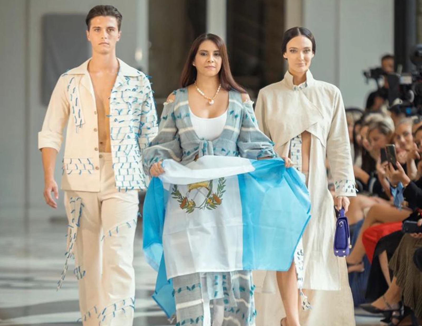 Guatemalteca Owana Lima brilla en la Semana de la Moda en Milán