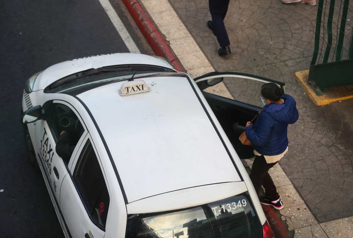 Los abusos sexuales en taxis que cubren la ruta a San Juan Sacatepéquez cesaron, según la PNC, pero ahora se han reportado en Villa Nueva y San Pedro Ayampuc. (Foto Prensa Libre: Hemeroteca PL)