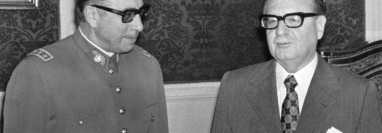 Pinochet fue nombrado por Allende comandante en jefe del Ejército chileno apenas tres semanas antes del golpe en que lo derrocó. AFP