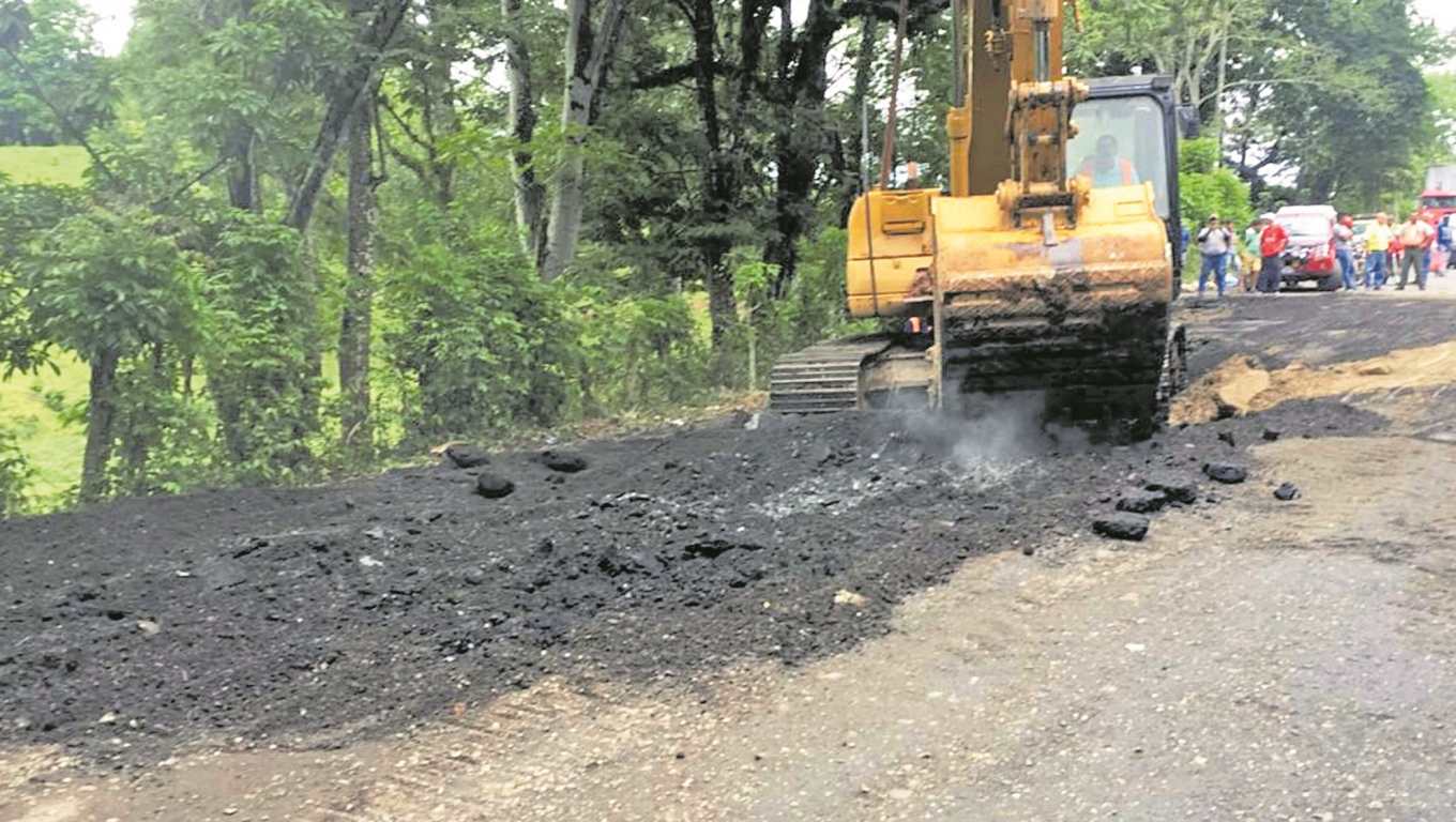 La reparación de caminos de terracería son de los proyectos que más figuran en los Codede. (Foto Prensa Libre: Hemeroteca PL)