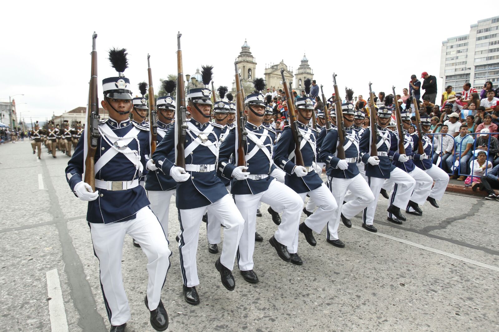 Para esta semana se estima que 150 desfiles realizarán un recorrido en la ciudad, principalmente en el Centro Histórico de la zona 1.(Foto Prensa Libre: Hemeroteca PL)