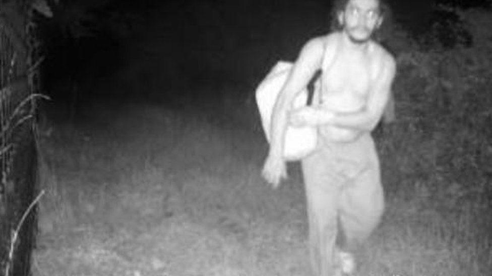 Danelo Cavalcante fue visto por las cámaras de vigilancia dos veces el lunes por la noche.