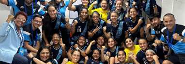 Las futbolistas de Guatemala femenino celebran el triunfo de último minuto ante Panamá. (Foto Prensa Libre: Fedefut)