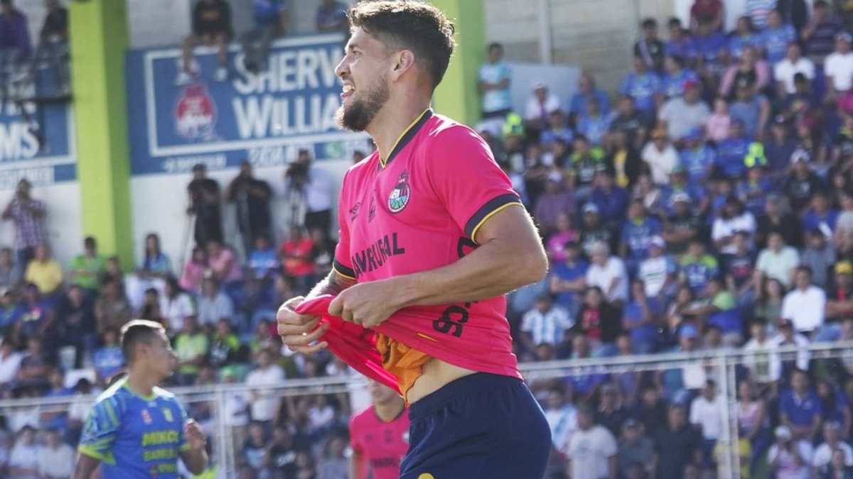 VIDEO | Estos goles de Gabriel Leyes y Pedro Altán tienen ganando a Municipal ante Mixco en el estadio Santo Domingo