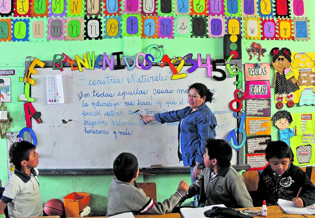 Cambios en el Mineduc ponen en riesgo contratación de 24 mil maestros para 2