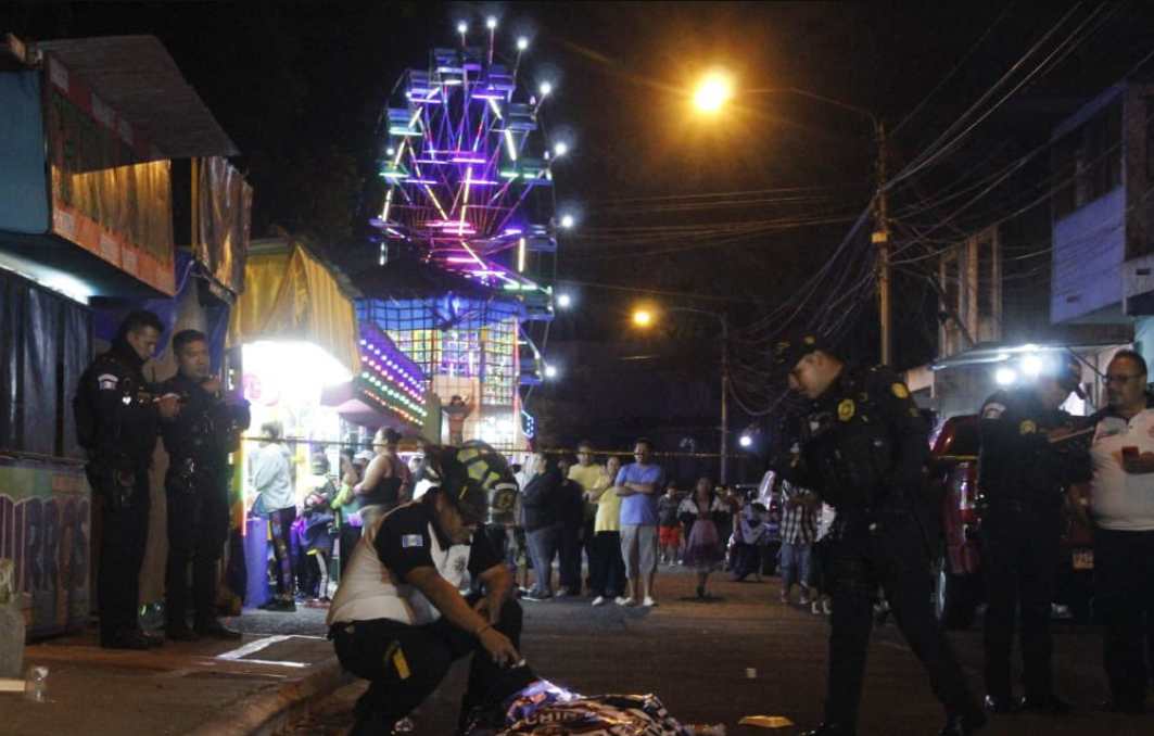Un hombre murió en un ataque armado que dejó otras cinco personas heridas.
