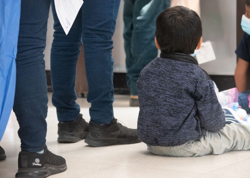 Más de cuatro mil niños fueron separados de sus padres en los tres meses que estuvo vigente la política tolerancia cero de Donald Trump, en 2018. (Foto Prensa Libre: Hemeroteca PL)