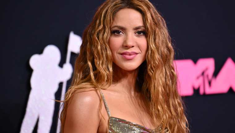 Shakira ha tenido un fin de semana agitado, pero de regreso a su tierra habla más sobre su vida personal.   (Foto Prensa Libre: AFP)