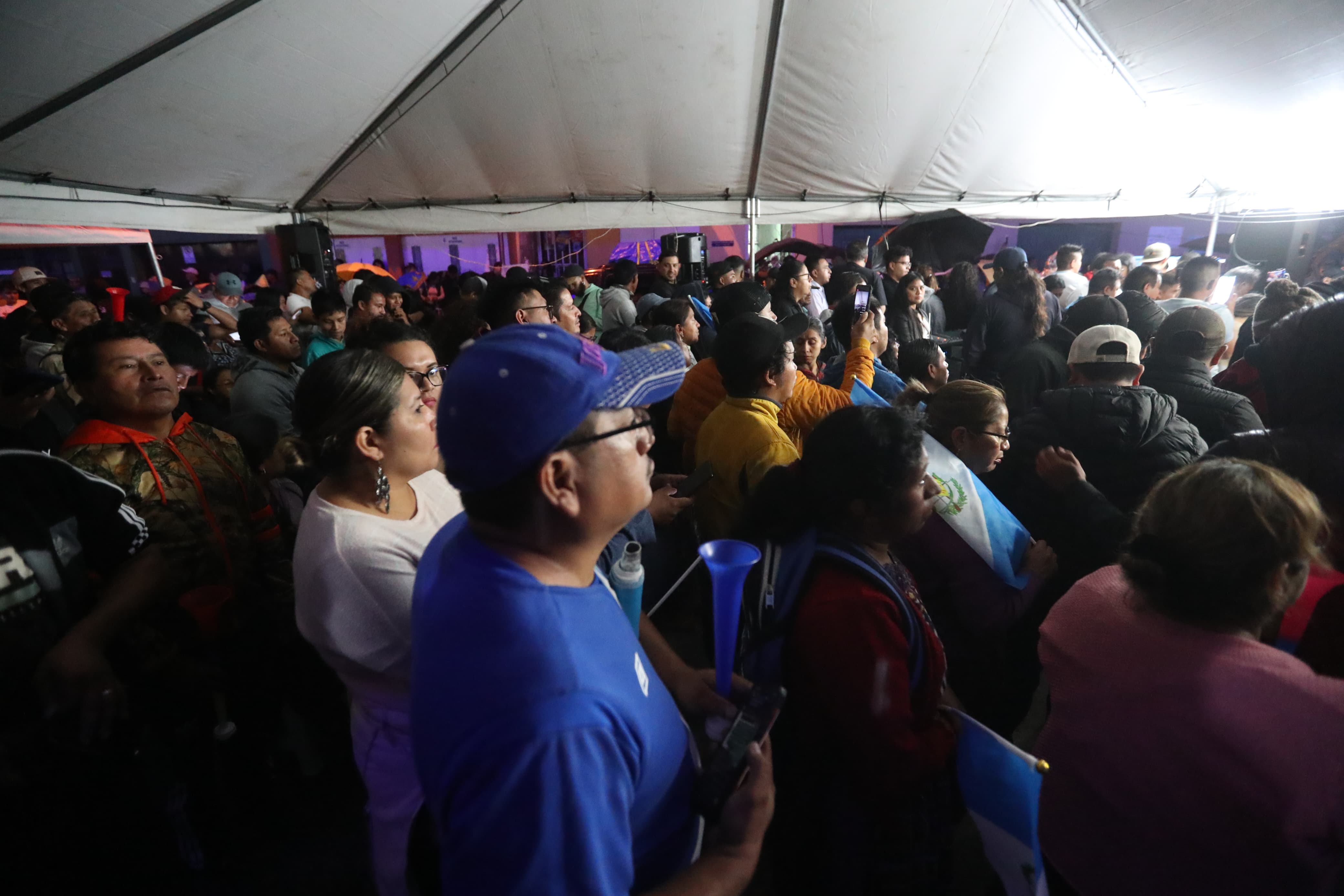 Primeras horas de la noche del 9 de octubre son marcadas por tensión en la ciudad capital'