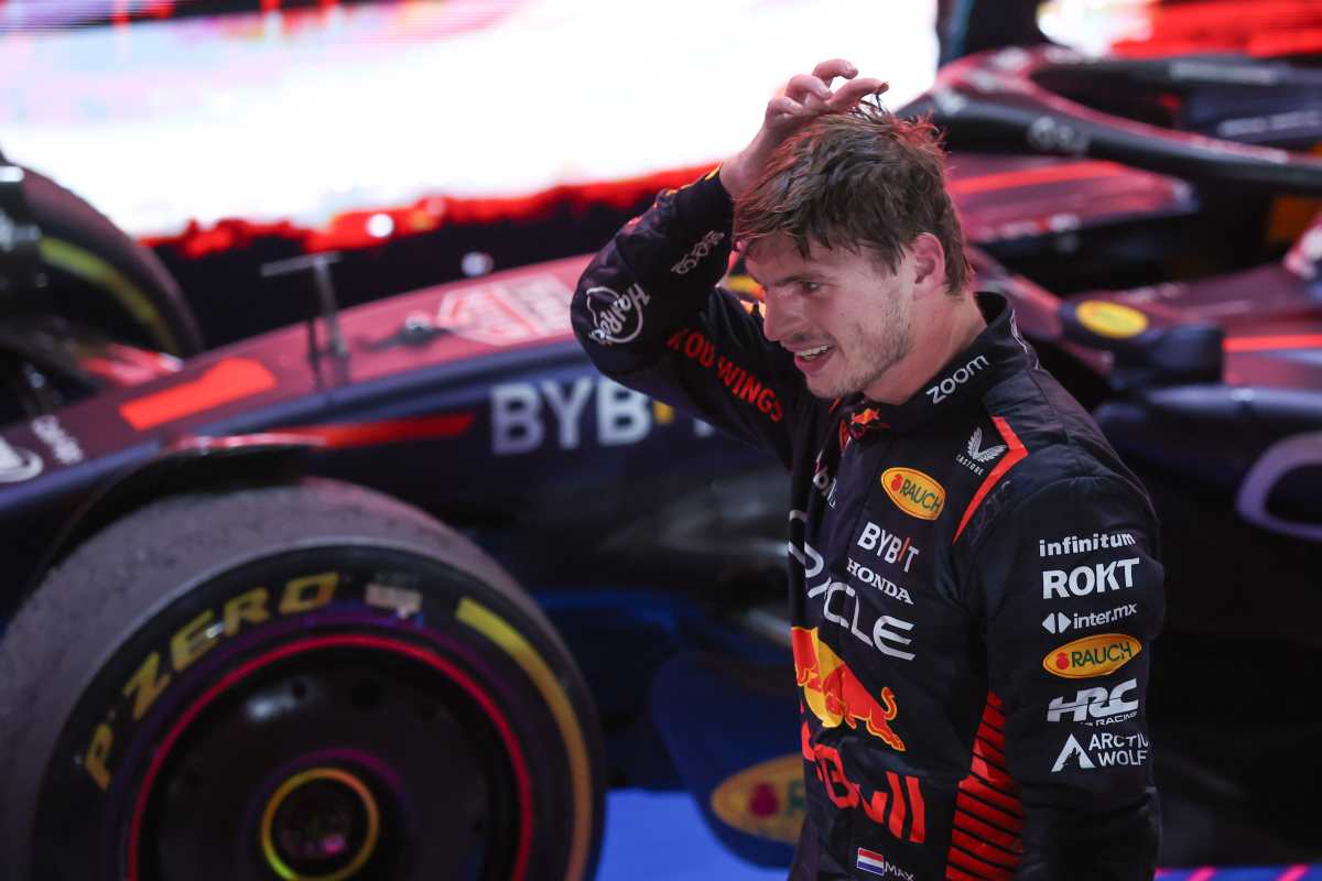 El piloto neerlandés, Max Verstappen, celebra luego de coronarse en Lusail, Catar. (Foto Prensa Libre: EFE) 