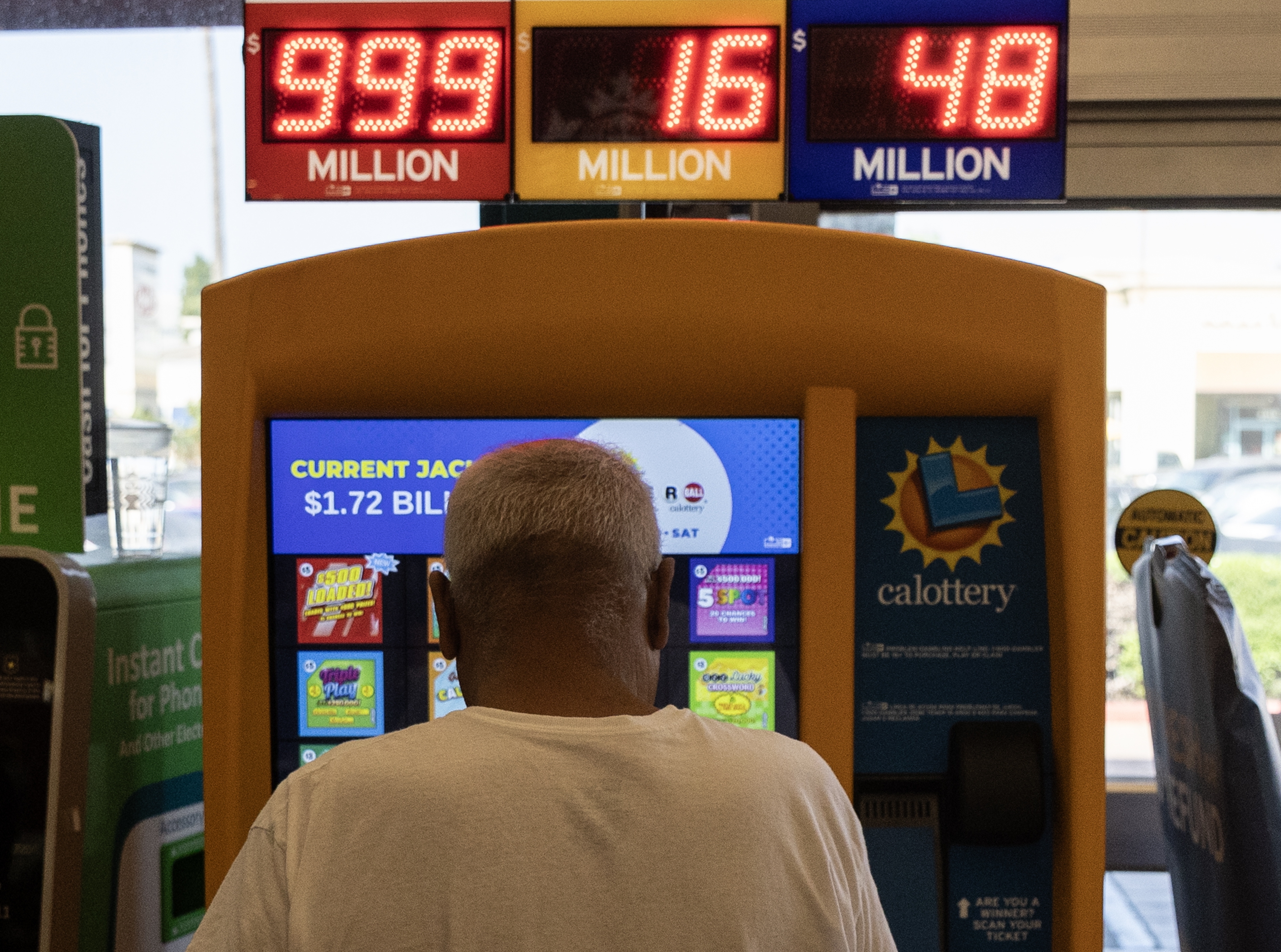 Pareja de adultos mayores ganó un premio de la lotería Powerball