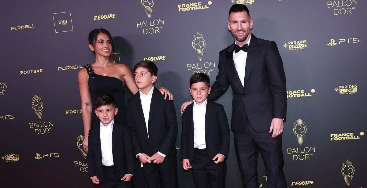 Messi junto a su familia en la entrega de su último Balón de Oro. Foto Prensa Libre (EFE)