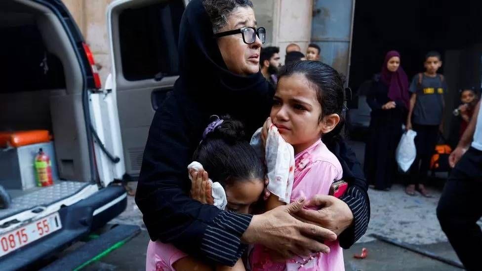 Los bombardeos israelíes han dejado en 11 días al menos 3.300 muertos y 13.000 heridos, según el Ministerio de Salud palestino. (REUTERS)