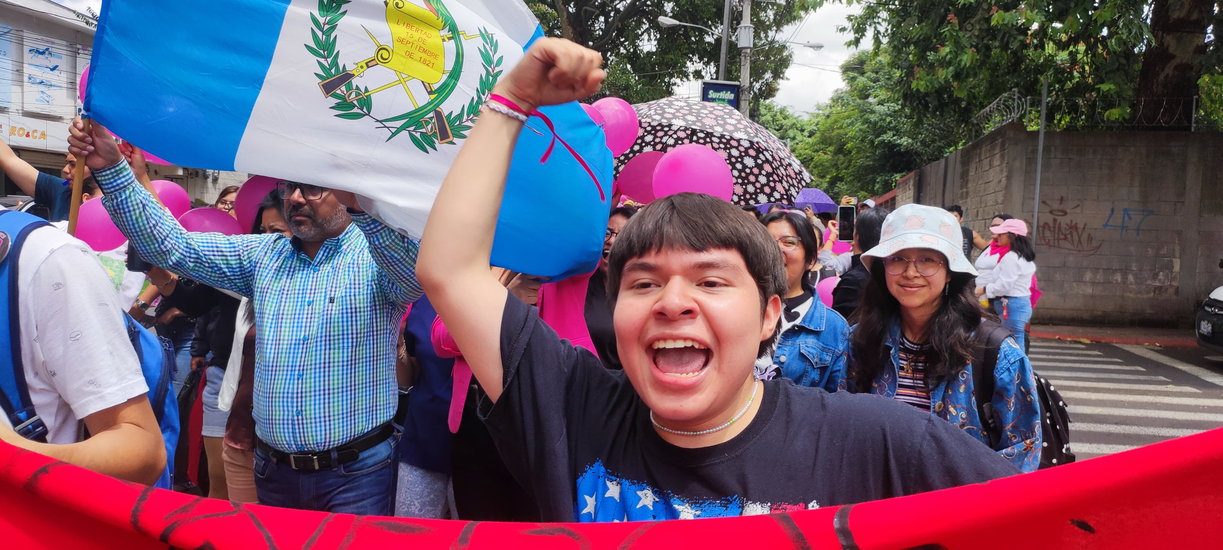 Estudiantes se suman a las protestas ciudadanas y exigen la renuncia de Consuelo Porras y que se respete la democracia