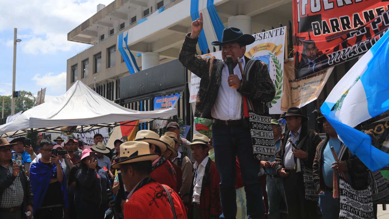 Representantes de la Alcaldía Indígena de Sololá hablan sobre la crisis política que afecta al país. (Foto Prensa Libre: Élmer Vargas)