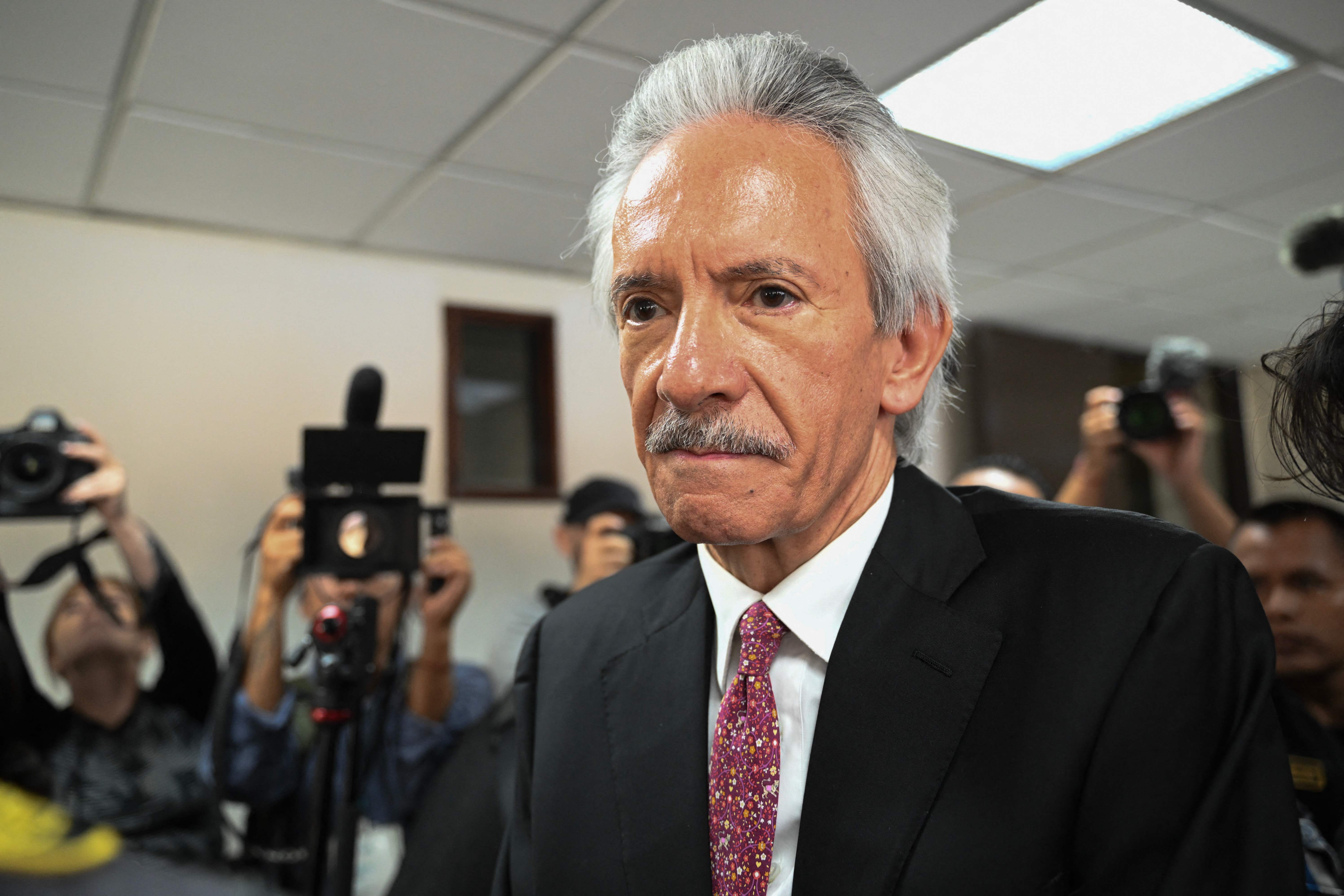 Foto de archivo de Jose Ruben Zamora, presidente de elPeriÃ³dico, llega a una audiencia a los tribunales de Guatemala. (Foto Prensa Libre: AFP)
