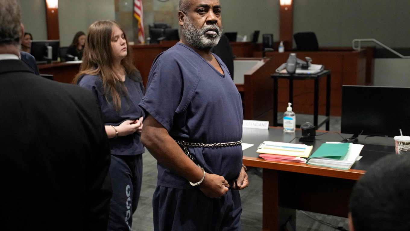 Duane "Keefe D" Davis, 60, arrives in a Las Vegas court on October 19, 2023 for his arraignment on murder charges in the death of rapper Tupac Shakur. Shakur, 25, died on September 7, 1996, six days after being shot while in a car near the Las Vegas Strip. (Photo by John Locher / POOL / AFP)
