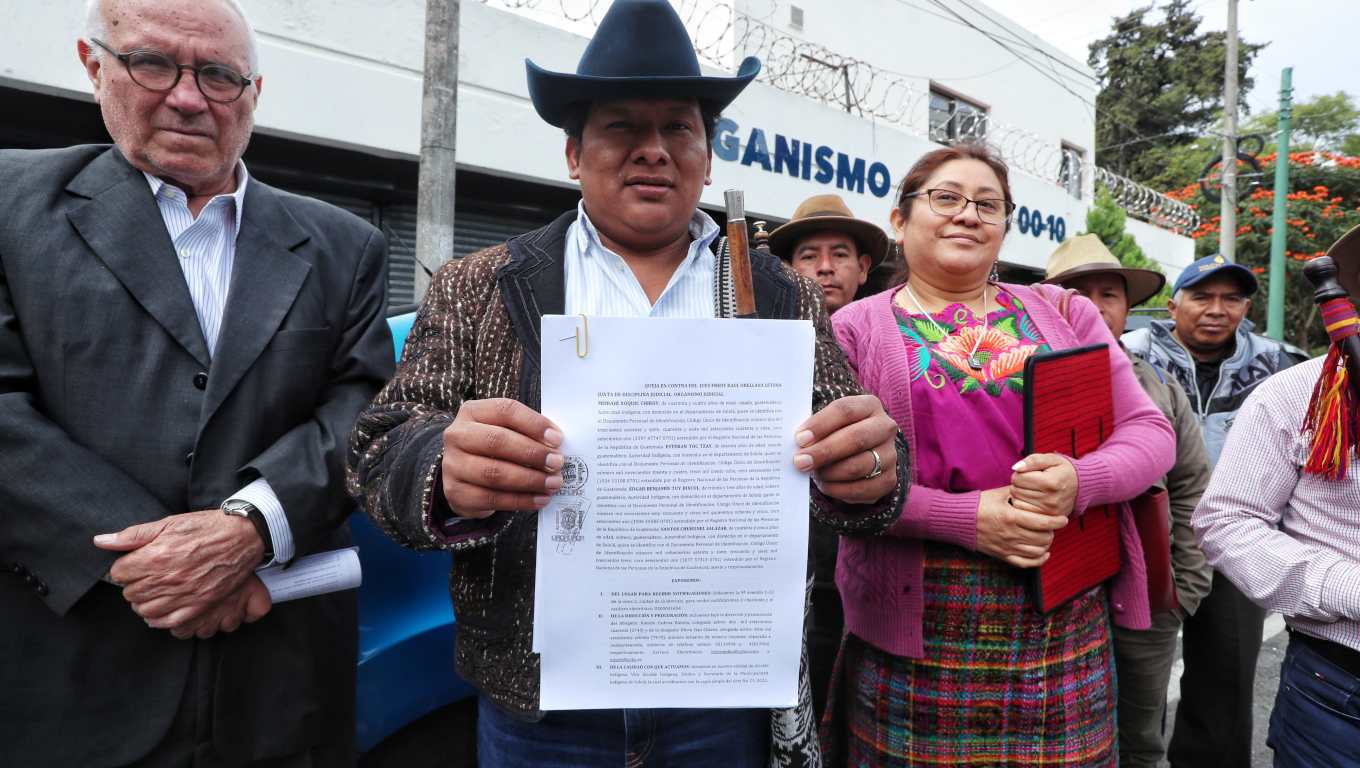 Autoridades Indígenas de Sololá denuncian al juez Fredy Orellana y lo señalan de supuestos delitos. (Foto Prensa Libre:  Esbin García) 