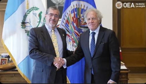 El secretario general de la OEA, Luis Almagro, recibió esta semana al presidente electo Bernardo Arévalo, y el Consejo Permanente volverá a discutir sobre la situación de Guatemala la próxima semana. (Foto Prensa Libre: OEA)