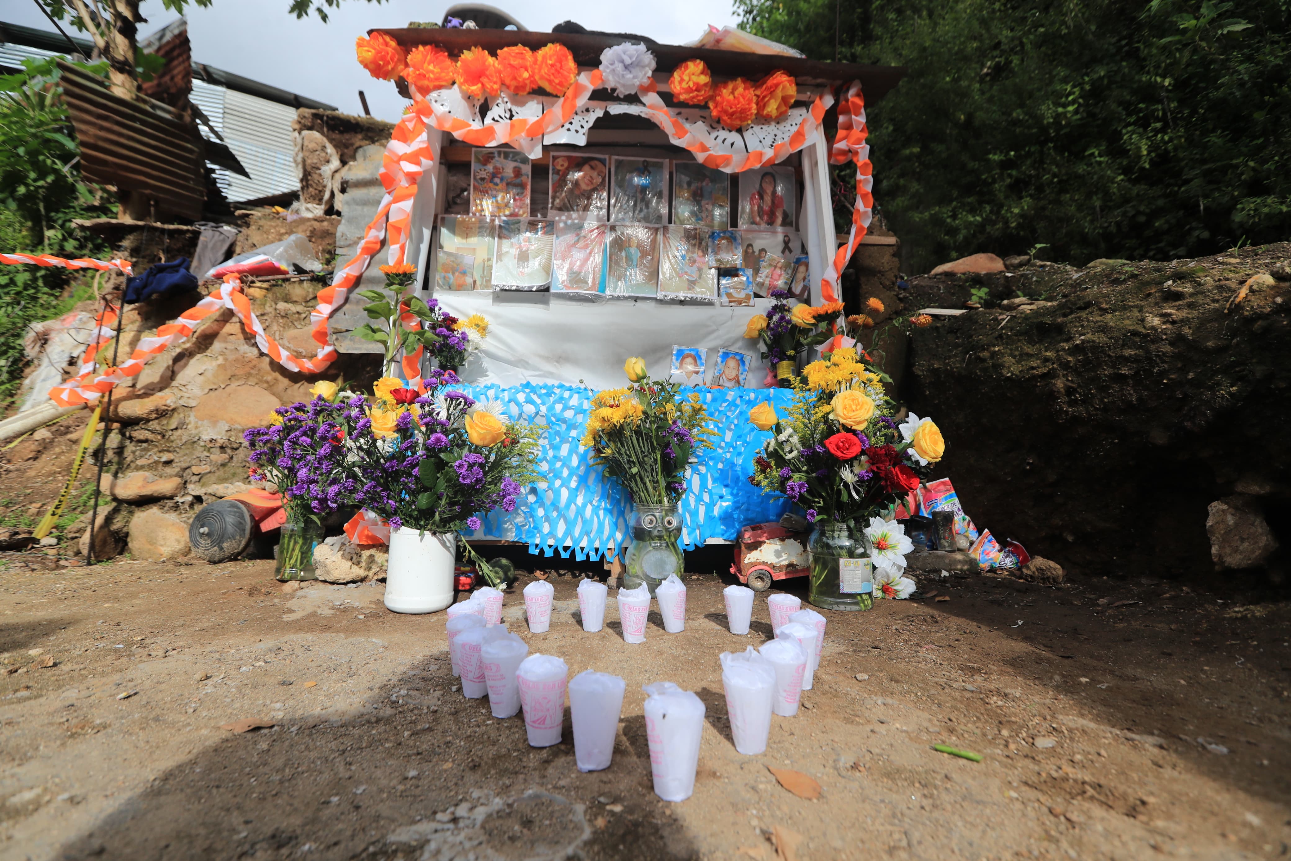 Altar para las víctimas de la tragedia en el asentamiento dios es fiel'
