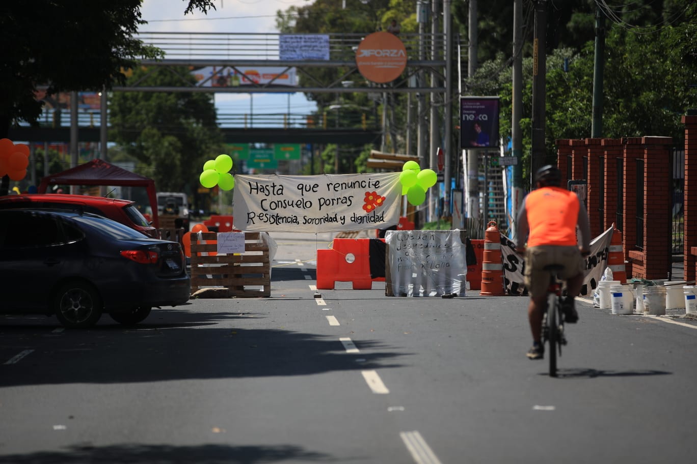 La avenida Petapa ha sido uno de los puntos afectados por los bloqueos durante el fin de semana. (Foto Prensa Libre: Carlos H. Ovalle)