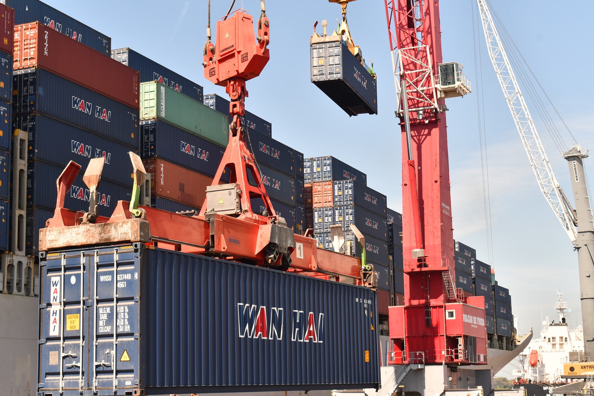 Durante el fin de semana las portuarias reportaron despachos de mercancías e ingreso de contenedores para exportación que permanecían en los recintos. (Foto Prensa Libre: Cortesía)