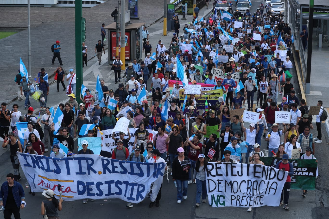 Este viernes 6 de octubre, los bloqueos que exigen la renuncia de la fiscal general; el fiscal de la Feci, Rafael Curruchiche y el juez Fredy Orellana, cumplen cinco días consecutivos.