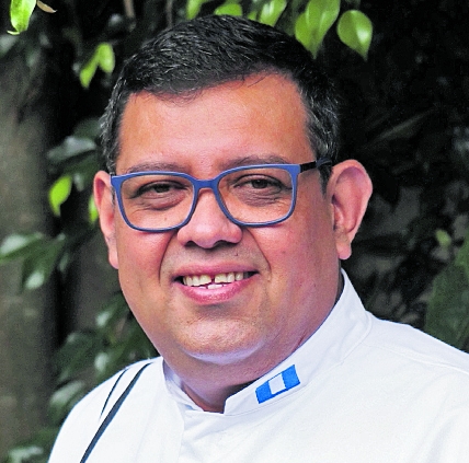 Chef Elliot Castellanos