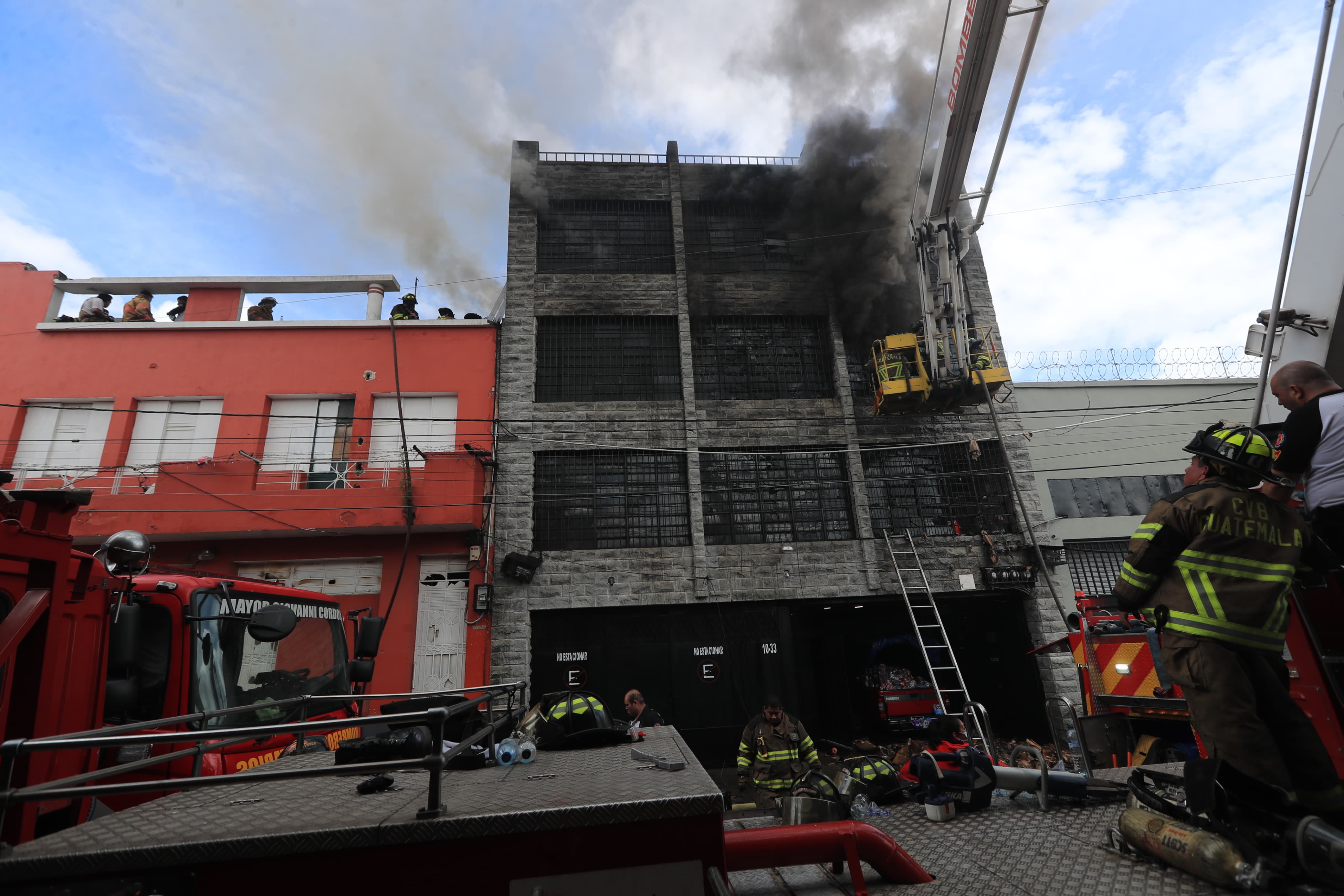 Edificio de cuatro niveles donde ocurrió el incendio en la zona 1'