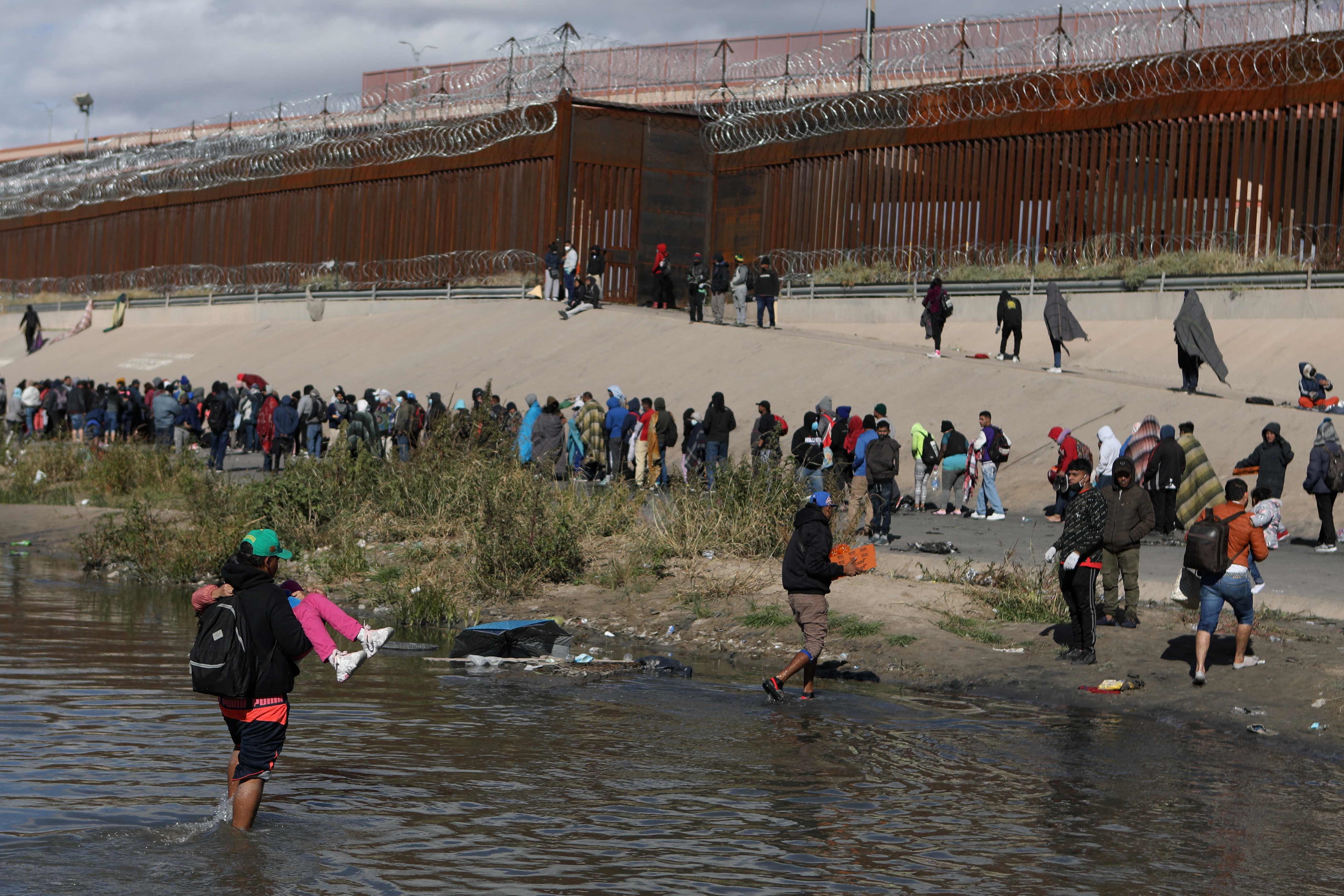 La frontera sur de EE. UU.  se encuentra cerrada a la migración irregular, sin embargo, miles continúan llegando cada día. (Foto Prensa Libre: Hemeroteca PL)