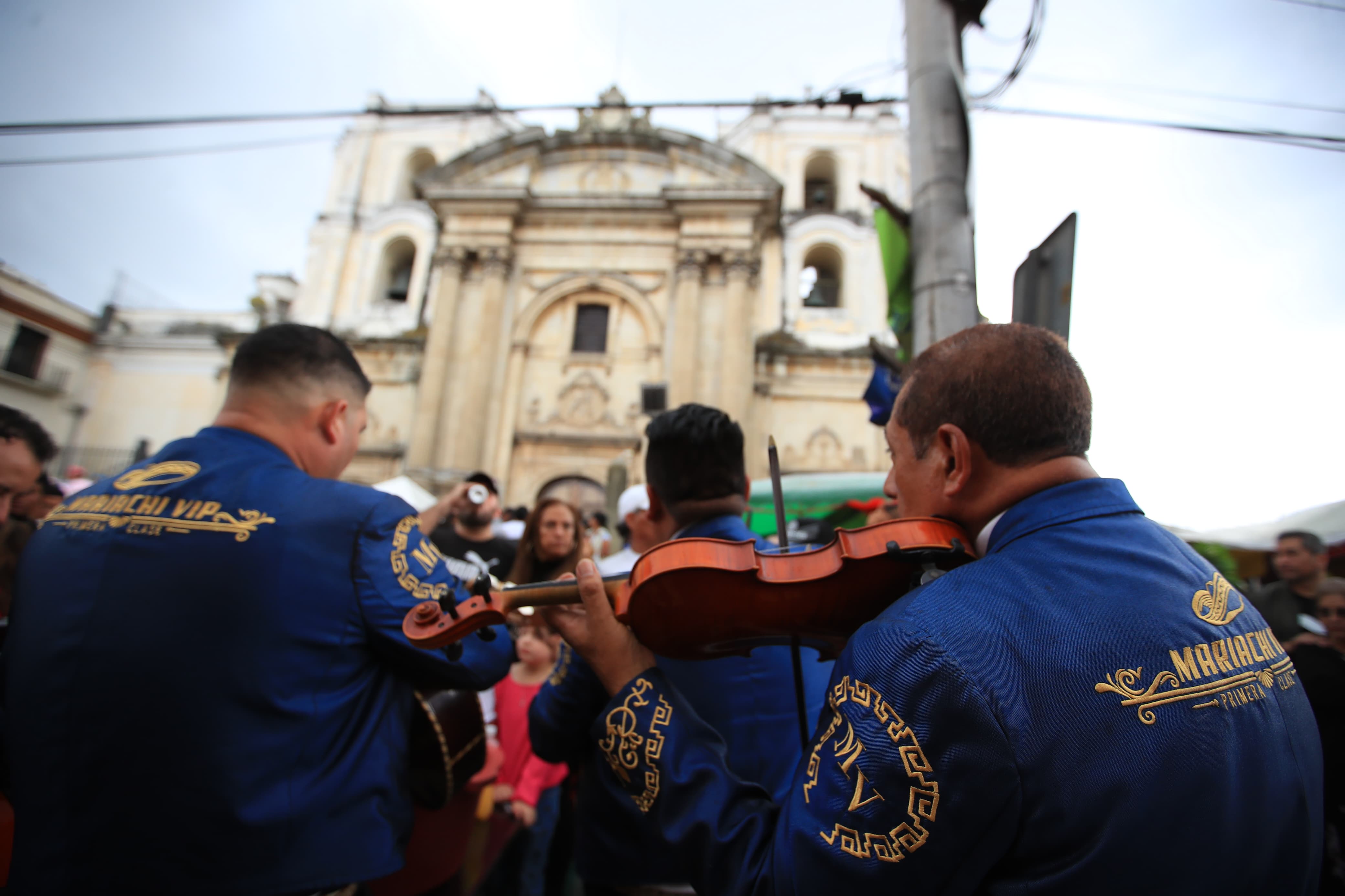 Guatemaltecos abarrotan Iglesia de la Merced por la celebración del día de San Judas Tadeo