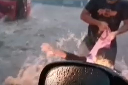 “¡Tengo miedo!”: video muestra cómo un menor es rescatado cuando era arrastrado por una correntada en Mazatenango