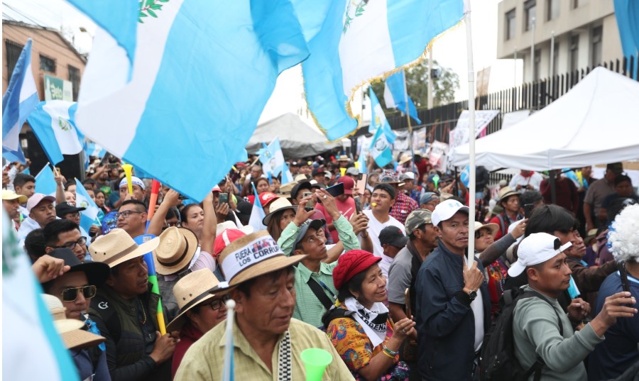 Líderes indígenas dicen que las manifestaciones en la ciudad capital se fortalecerán debido a que se unirán más pueblos. (Foto Prensa Libre: Carlos Hernández)