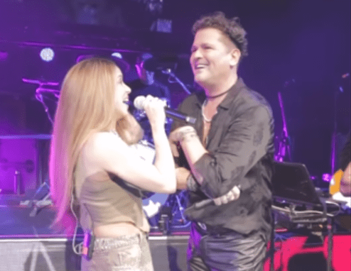 Shakira sorprende a Carlos Vives en concierto en Miami
