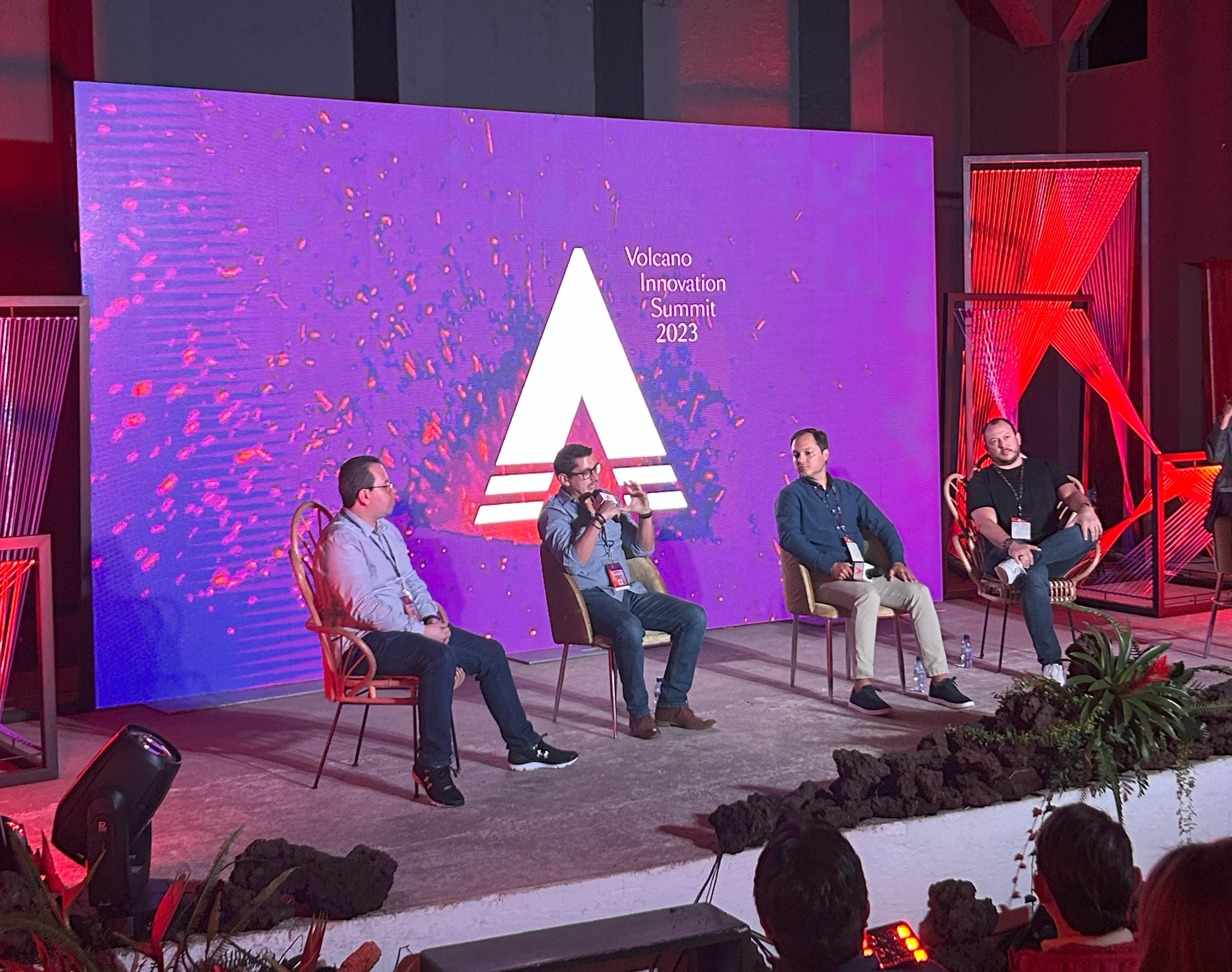 Volcano Innovation Summit 2023: Premian nueve emprendimientos en el Startup Avenue