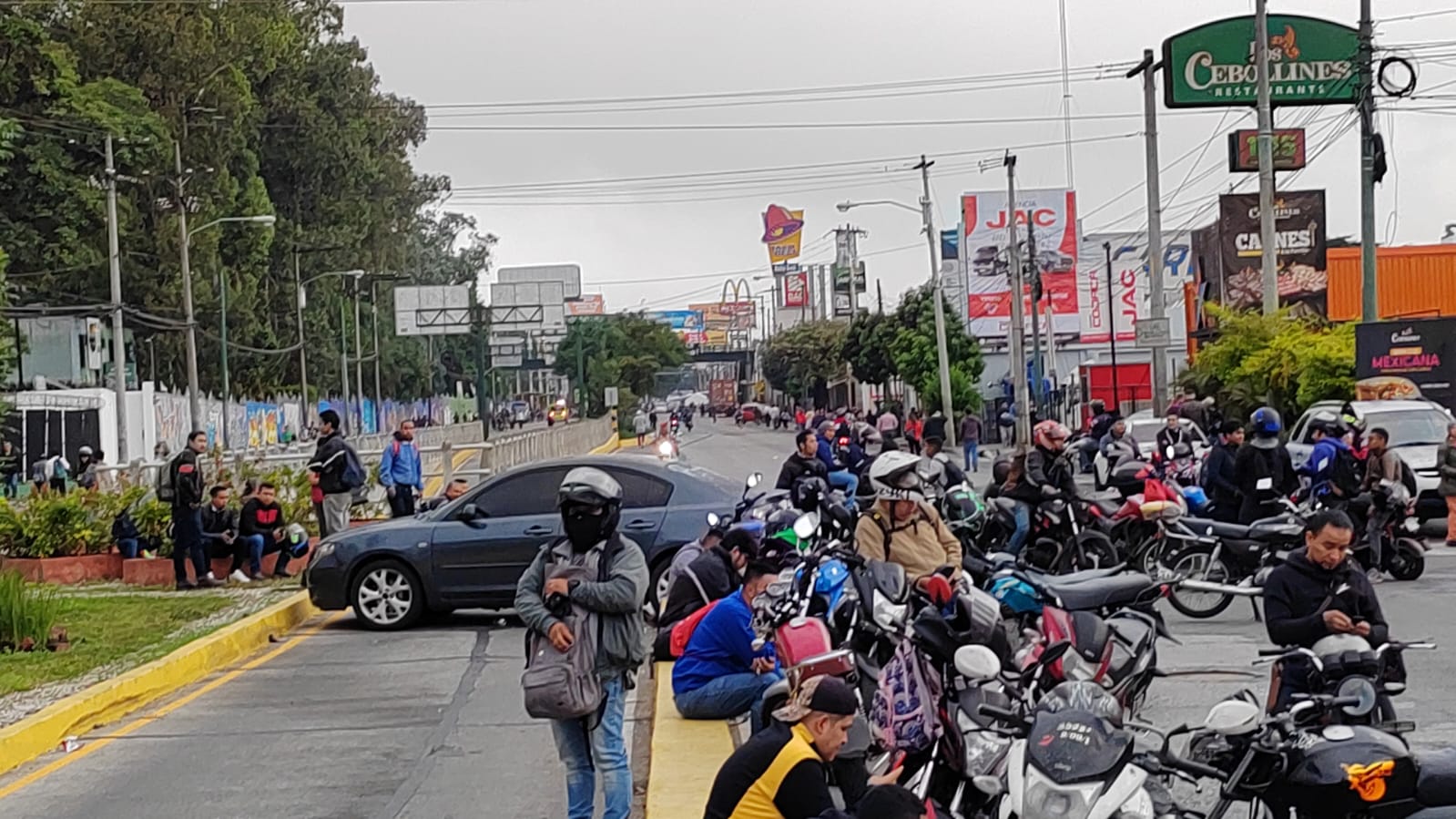 Fotos: Así transcurre la jornada de bloqueos en el departamento de Guatemala el 9 de octubre de 2023'