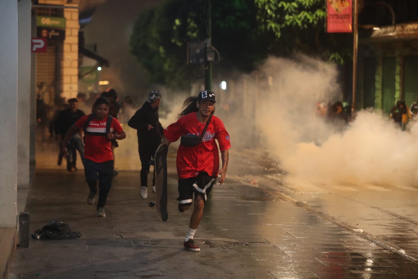 Primeras horas de la noche del 9 de octubre son marcadas por tensión en la ciudad capital'