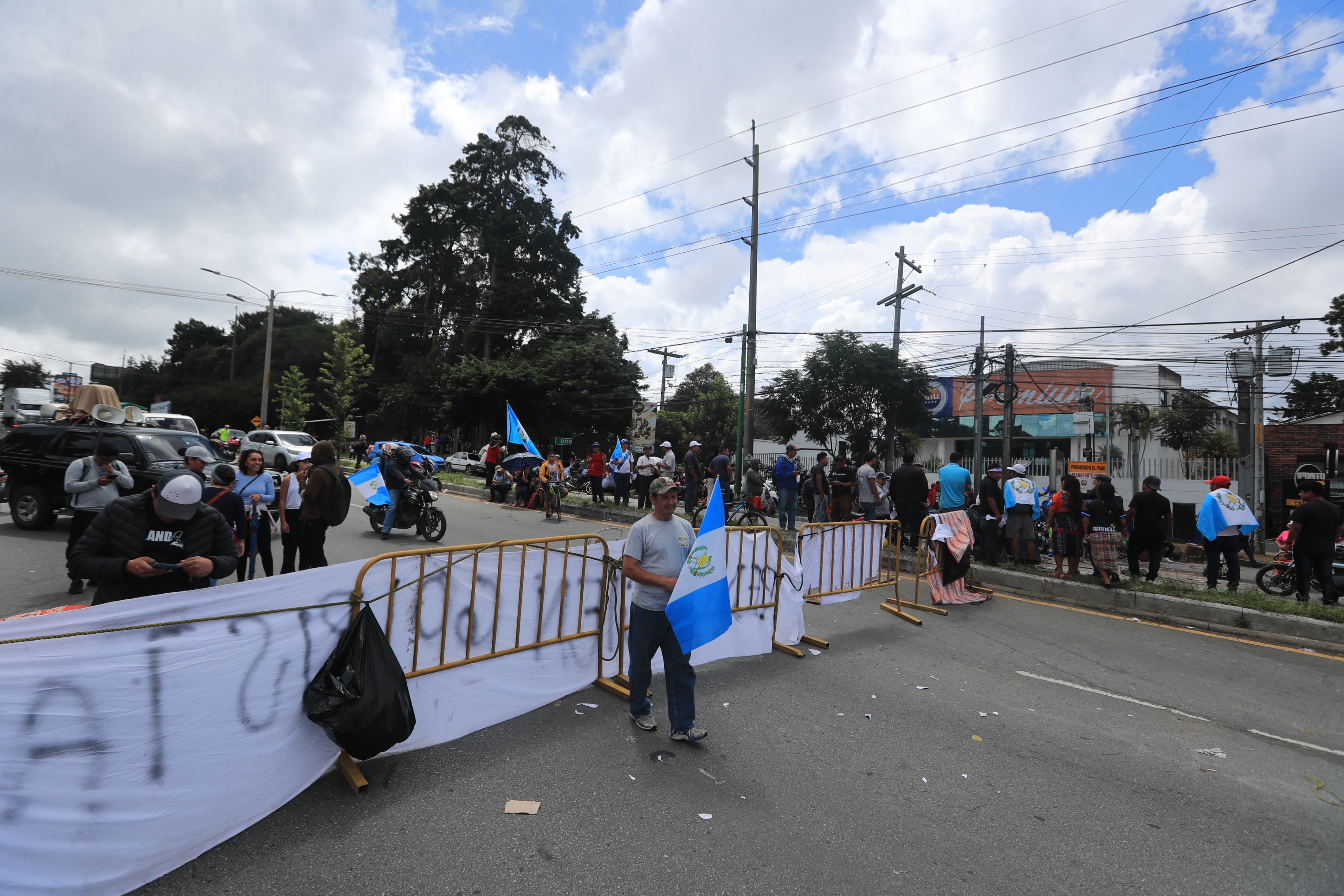 Fotos: Así transcurre la jornada de bloqueos en el departamento de Guatemala el 10 de octubre de 2023 tras 9 días de protestas